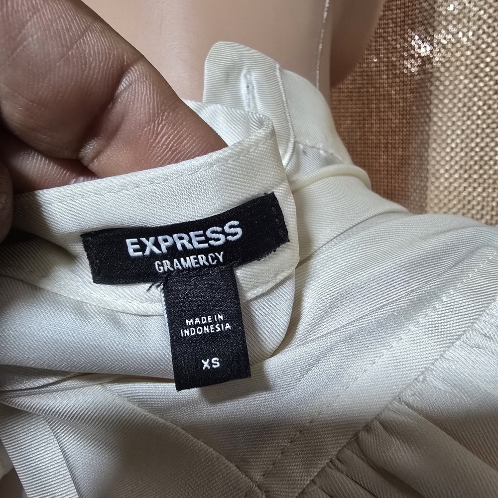 Express Ivory Blouse with Ruffle Detail - Picture 5 of 5